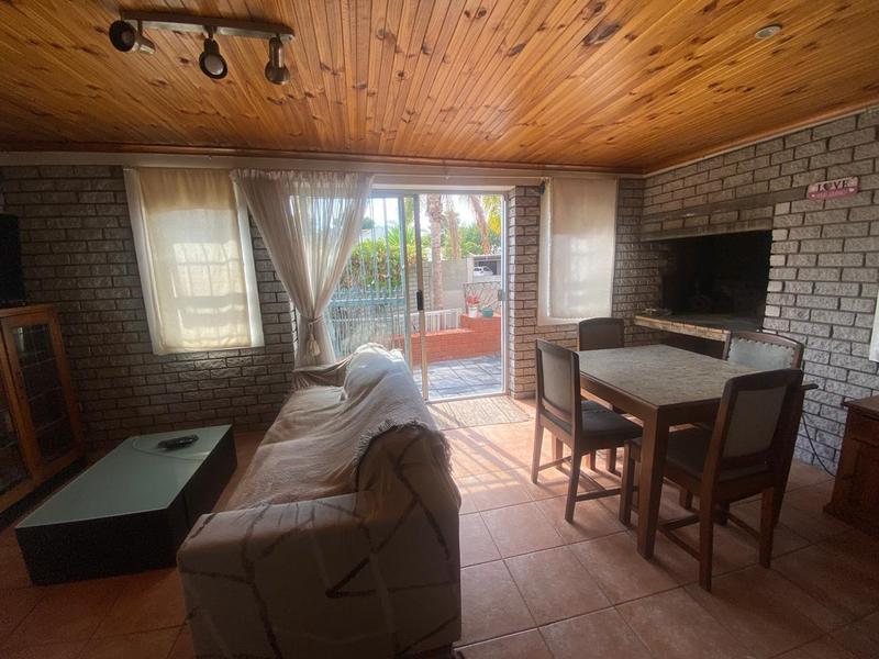 To Let 2 Bedroom Property for Rent in Oakglen Western Cape